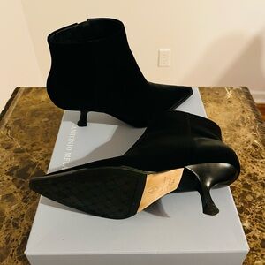 ANTONIO MELANI Elegant Black Heeled Boots
